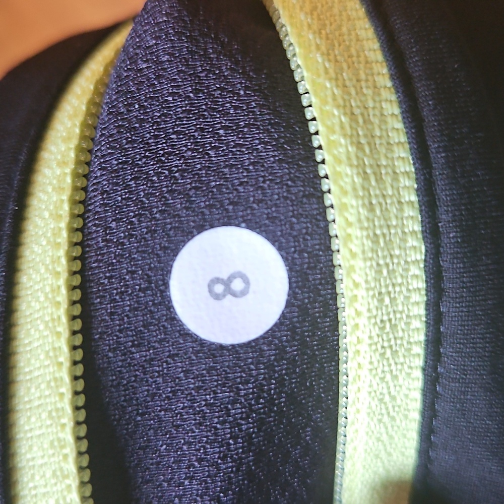 Lululemon womens  yellow/ black gem shorts size 8 - Picture 5 of 5